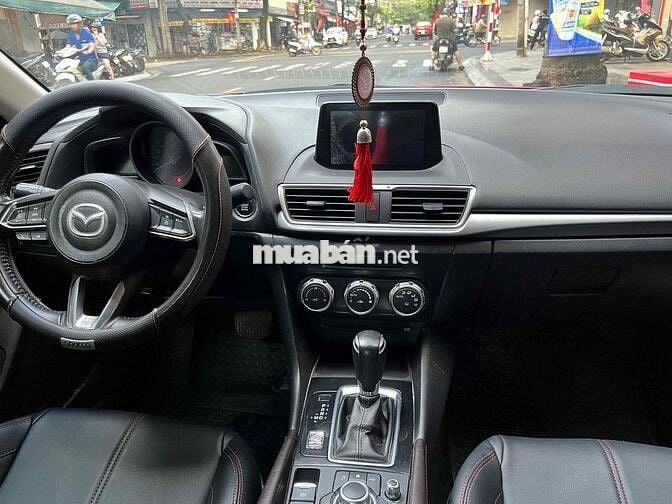 Mazda 3 2019 1.5L Luxury - 72000 km