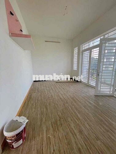 Mặt tiền Cách Mạng Tháng 8 , 1 trệt 3 lầu 6x15m. 5 phòng 4wc