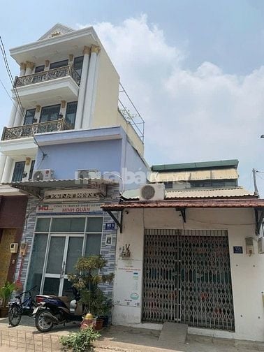 Bán nhà cấp 4, 2 mặt tiền kinh doanh, khu dân cư sầm uất, đường ô tô