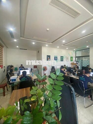 Cho thuê MB 65m2, mặt tiền 8m, Phạm Văn Đồng, Vincom