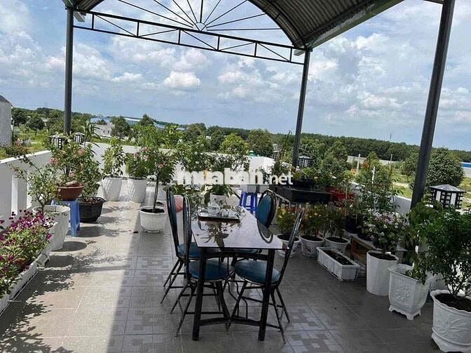 Nhà cho thuê Phú Tân 4 phòng ngủ full nội thất cao cấp