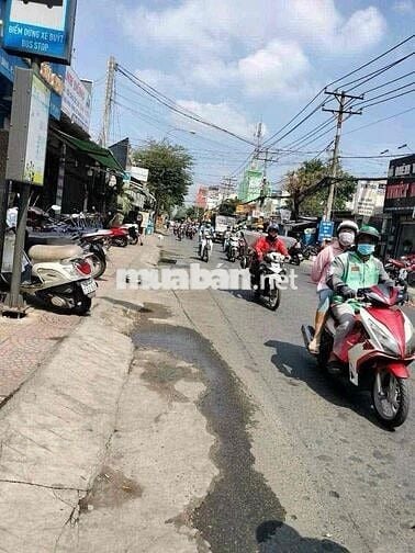 Nhà mặt tiền sung túc 150m2 tiện kinh doanh