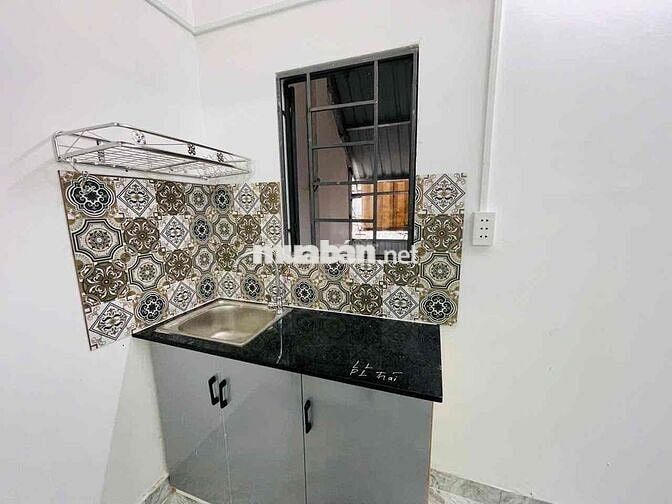 PHÒNG MỚI XÂY NGAY BÙI ĐÌNH TUÝ CÓ 2 CỬA SỔ THOÁNG MÁT GÁC CAO