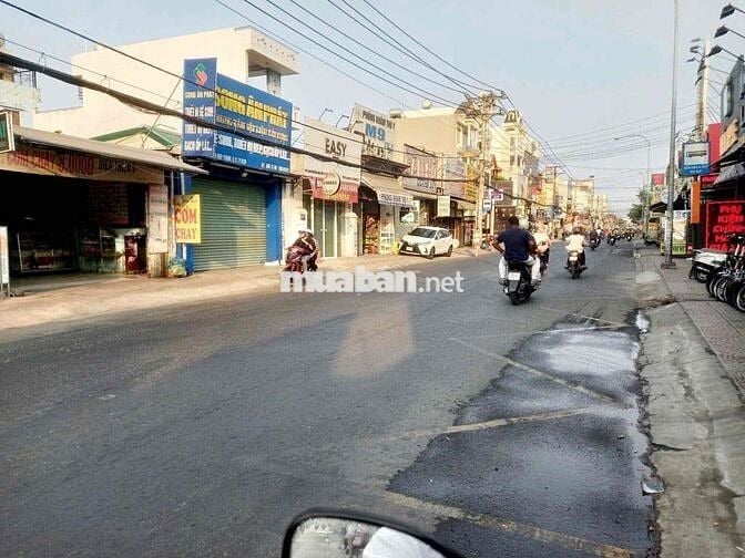Nhà mặt tiền sung túc 150m2 tiện kinh doanh