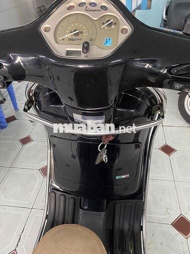 xe vespa đen đầu nồi zin