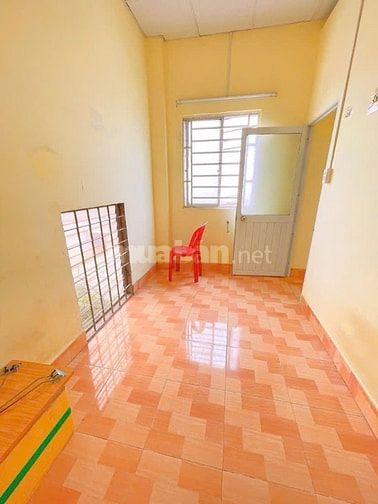 Bán nhà cấp 4, 2 mặt tiền kinh doanh, khu dân cư sầm uất, đường ô tô