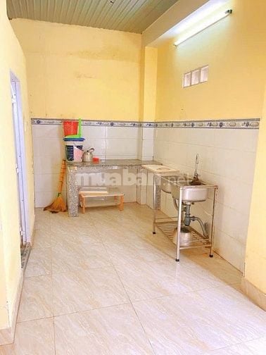 Bán nhà cấp 4, 2 mặt tiền kinh doanh, khu dân cư sầm uất, đường ô tô