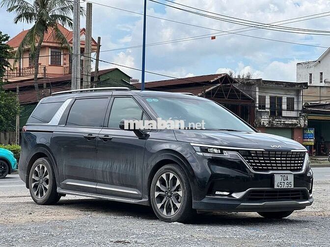 💙💙 Carnival 2023 Premium 2.2D 7S - 71000 km
