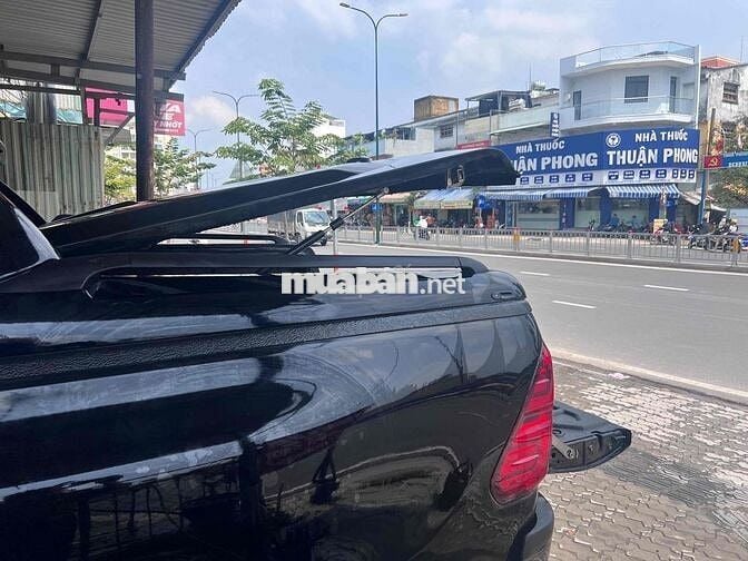 Toyota Hilux 2018 2.4E 4x2 AT - 110000 km ngay chu