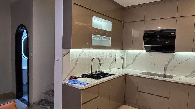 BAY NHANH VILLA CẦU GIẤY- NỘI THẤT VIP-THANG MÁY- Ô TÔ TRÁNH 20M