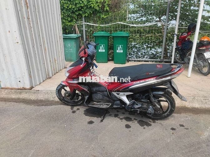 E k đi làm nữa . bán lại cho ae nào cần.Air Blade