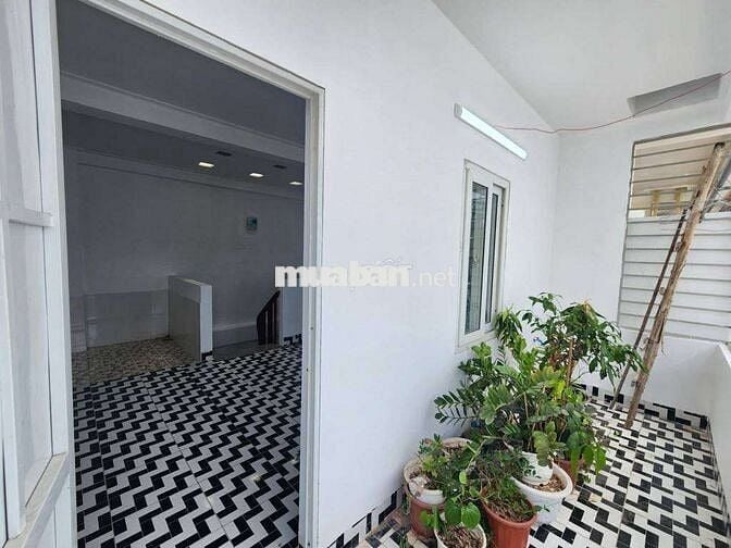 Lô góc 2 mặt thoáng, nhà đẹp ở ngay