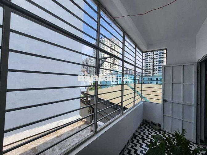 Lô góc 2 mặt thoáng, nhà đẹp ở ngay