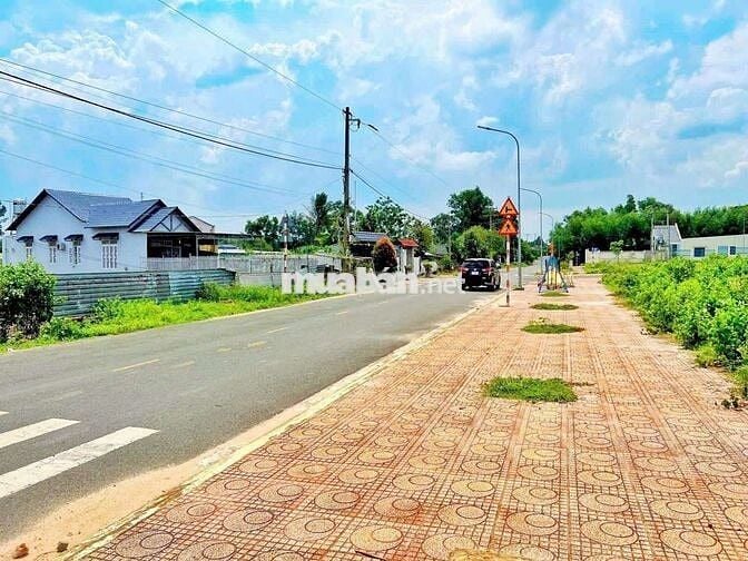 TRẢ NỢ BÁN GẤP LÔ ĐẤT 126m2 GIÁ 2TỶ350, ĐƯỜNG RỘNG, KHU DÂN CƯ ĐÔNG