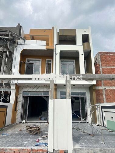 E hiện đang còn mấy căn vừa mới hoàn thiện đẹp,