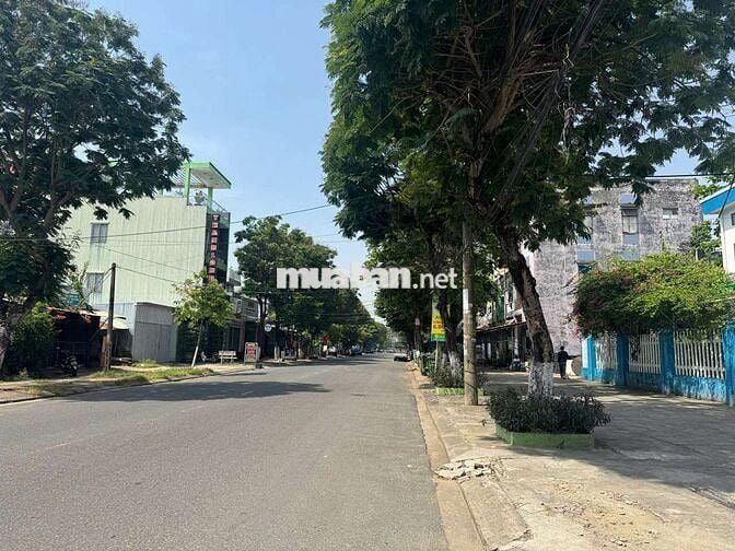 Đường 10,5m thông biển,diện tích lớn 125m2 , cách biển 100m