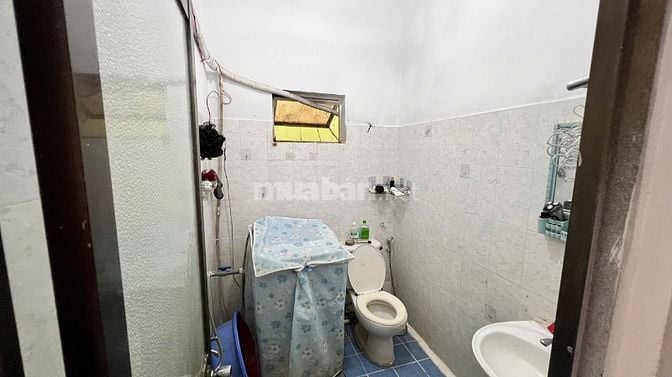 Cần pass phòng 443/91 Lê Văn sỹ giá 4tr , có máy lạnh