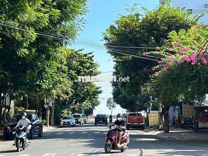 Đường 10,5m thông biển,diện tích lớn 125m2 , cách biển 100m