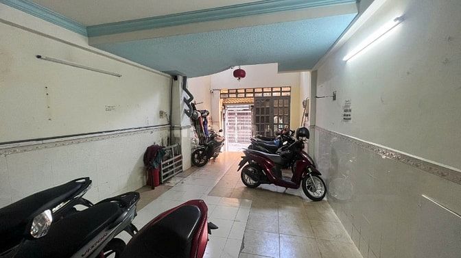 Cần pass phòng 443/91 Lê Văn sỹ giá 4tr , có máy lạnh