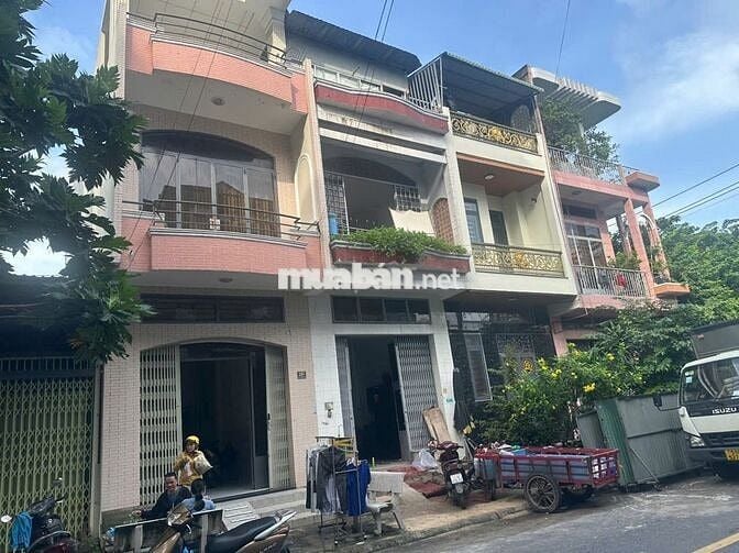 Chủ XC cần bán căn nhà 1T2L, 2MT trước sau đường nhựa 8m hai chiều ôtô