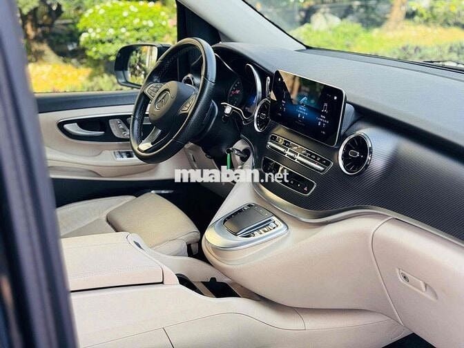 Mercedes Benz V250AMG Model 2023 - Bank 90%