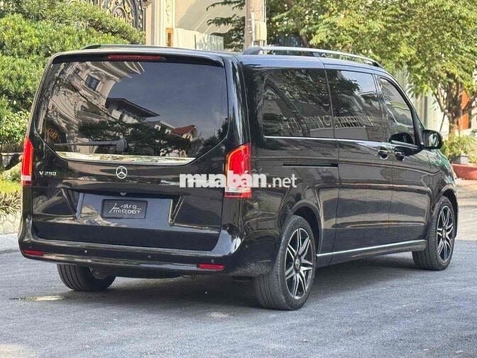 Mercedes Benz V250AMG Model 2023 - Bank 90%