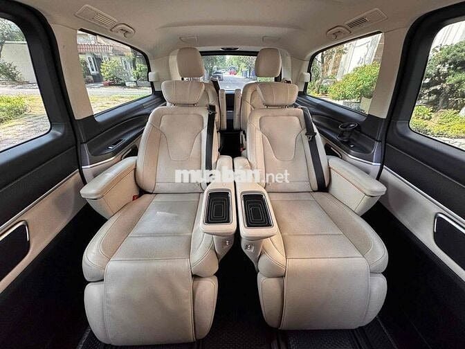 Mercedes Benz V250AMG Model 2023 - Bank 90%