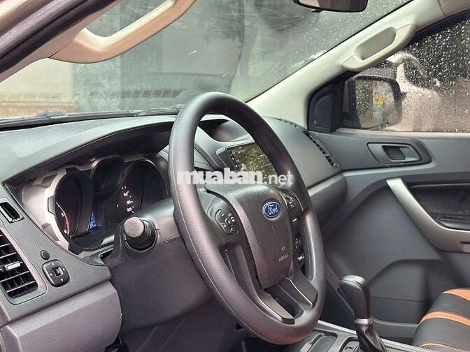 Ford Ranger XLS 2.2AT 4x2 sx2016 BH 6 tháng xe đẹp