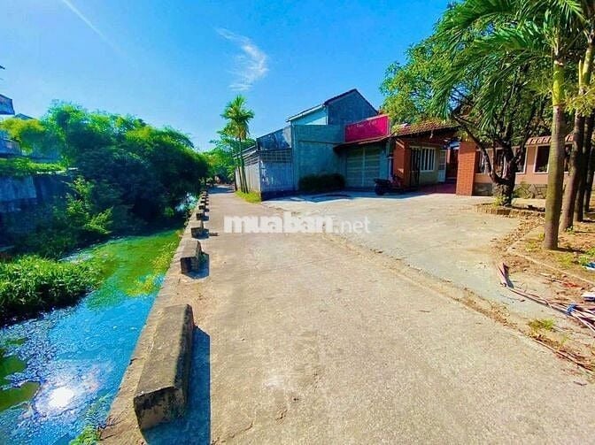 Cho thuê 455m2 mặt bằng kinh doanh Phạm Văn Đồng