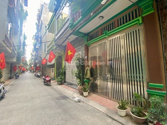 45m²  NGOẠI GIAO ĐOÀN - 5 tầng 4 ngủ - mặt đường nhựa ô tô uy tín.