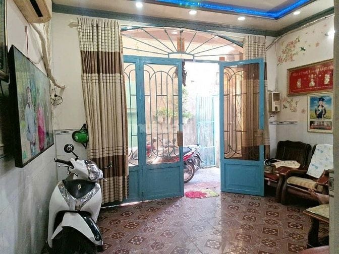 Nhà Nở Hậu, Lê Văn Lương, 03 Tầng, DT 4,4x14m