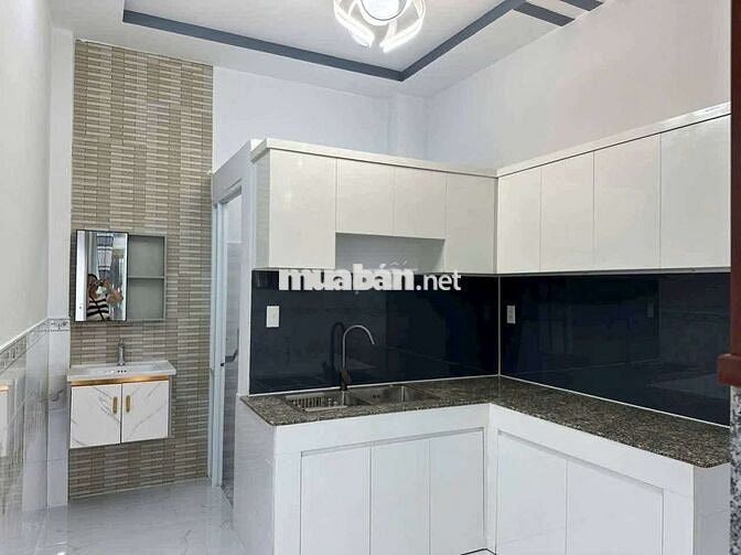 NHÀ CHÍNH CHỦ NGAY SAU CĂN MẶT TIỀN HT17,HẺM XE HƠI,1 TRỆT 2 LẦU MỚI