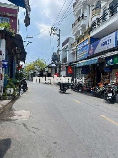 NHÀ CHÍNH CHỦ NGAY SAU CĂN MẶT TIỀN HT17,HẺM XE HƠI,1 TRỆT 2 LẦU MỚI