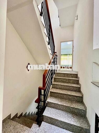 Cho Thuê Nhà DT 250m2 1Trệt 3Lầu 4Pn 5Wc Sân Thượng Hẻm 1/ Hẻm Xe Tải