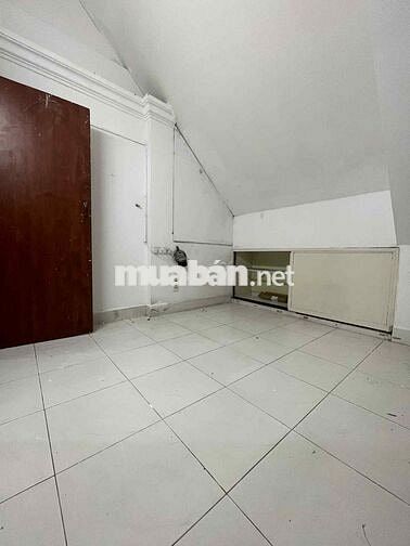 CÒN TRỐNG 1 PHÒNG ĐỐI DIỆN BỆNH VIỆN NHÂN DÂN Ở TRUNG TÂM QUẬN 10