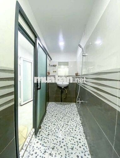 Nhà mới cách mạng tháng 8 quận 3