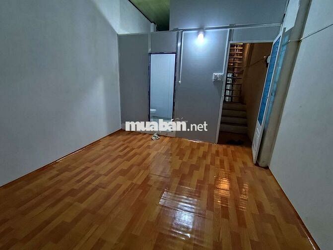 Cho thuê phòng trọ mặt tiền đường Nguyễn Chí Thanh, Quận 5