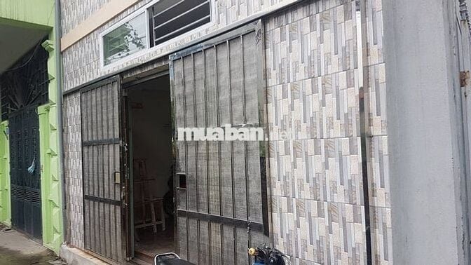 Còn 2 phòng vệ sinh khép kín, không chung chủ, có nóng lạnh điều hòa
