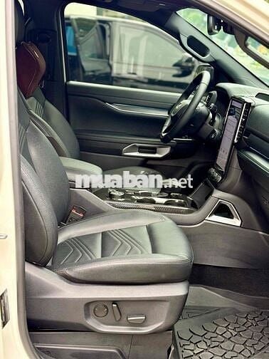 Ford Everest 2023 Titanium Plus 4x4 AT - 3700