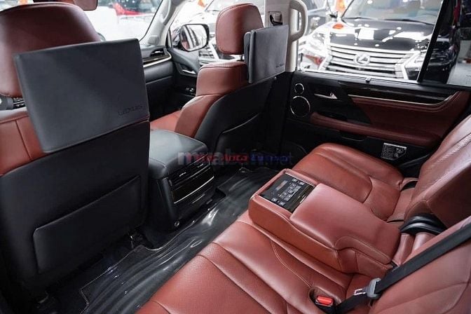 Bán  Lexus LX570 nhập Mỹ, sản xuất 2020, lăn bánh 4 vạn km.