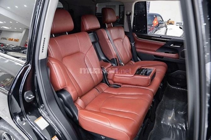 Bán  Lexus LX570 nhập Mỹ, sản xuất 2020, lăn bánh 4 vạn km.