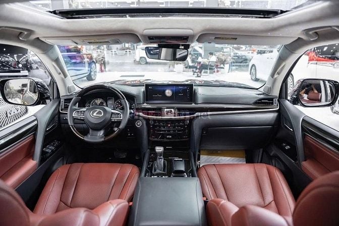 Bán  Lexus LX570 nhập Mỹ, sản xuất 2020, lăn bánh 4 vạn km.