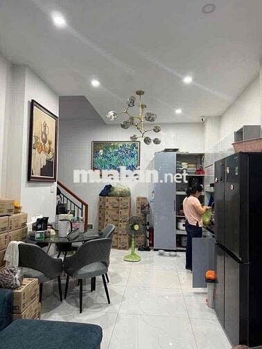 M7 -NHÀ Q4 XÂY Ở KIÊN CỐ BTCT - NỘI THẤT CAO CẤP -