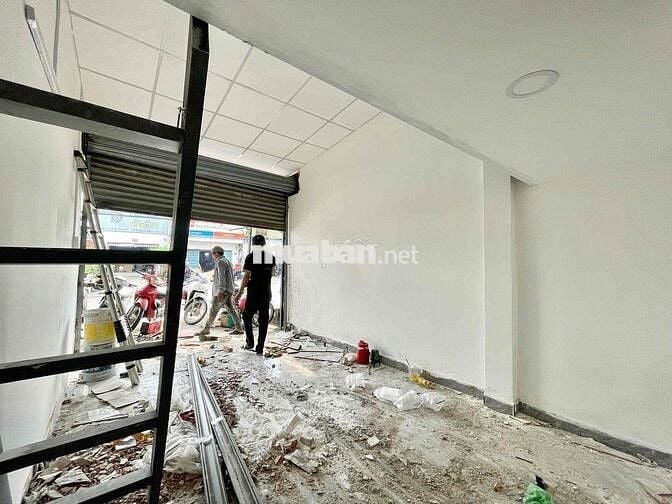 Mặt bằng cho thuê nằm ngay mặt đường Nguyễn Xí