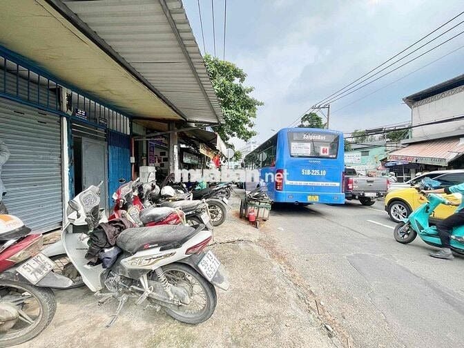 Mặt bằng cho thuê nằm ngay mặt đường Nguyễn Xí