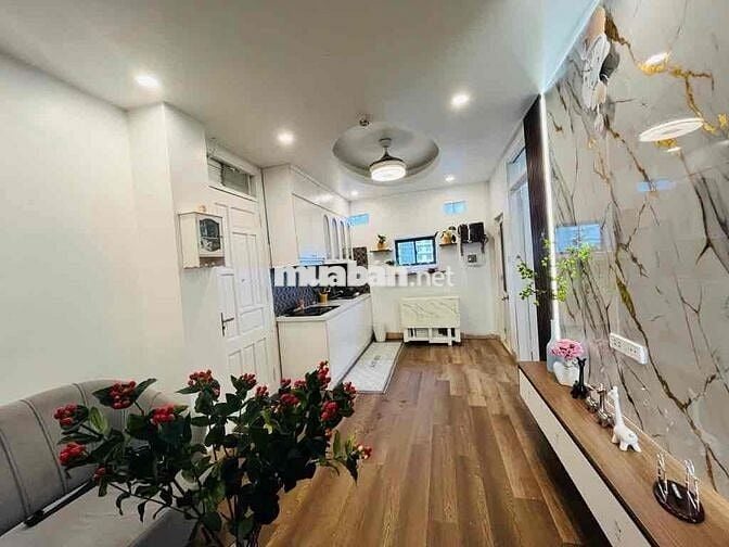 Mặt phố Vũ Tông phan 56m 2pn tặng nội thất