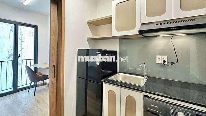 CĂN 1 PN TÁCH BẾP FULL NỘI THẤT BAN CÔNG NHỎ GẦN NHÀ GA TÂN CẢNG
