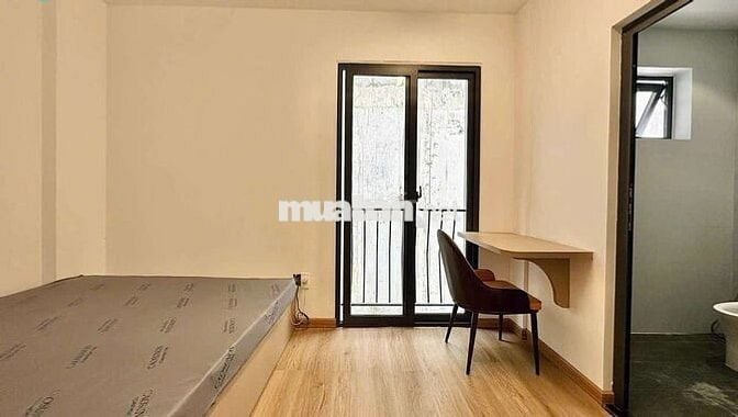 CĂN 1 PN TÁCH BẾP FULL NỘI THẤT BAN CÔNG NHỎ GẦN NHÀ GA TÂN CẢNG