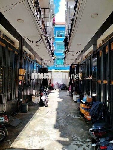 Nhà 4 phòng ngủ.kế bên trường Kim Đồng.mới sạch sẽ