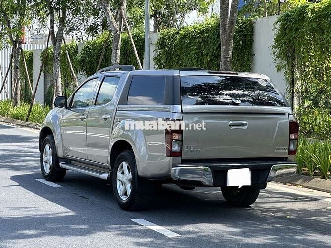 Isuzu Dmax 2.5AT 4x4 xe đẹp, máy số nguyên zin